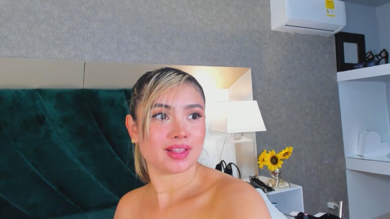 AlexandraLopez's Streamate show and profile