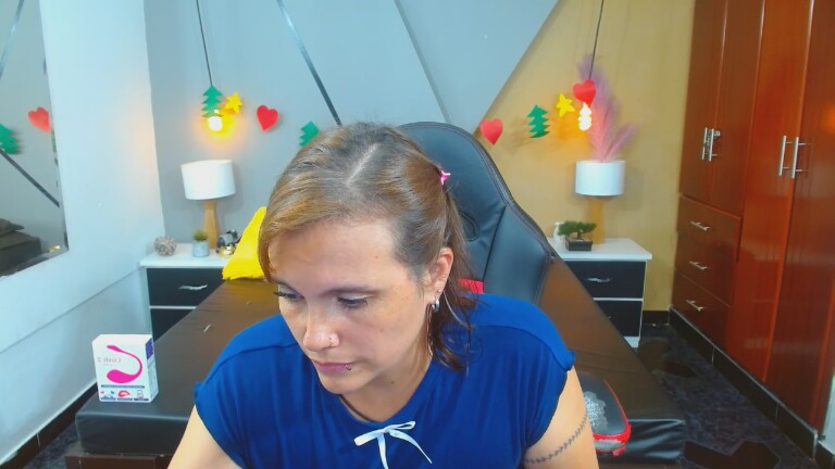 ConieMoss's Streamate show and profile