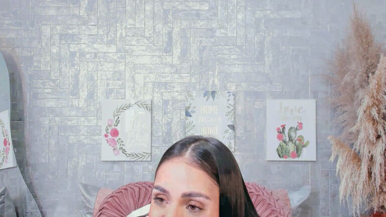 SaraBacker's Streamate show and profile