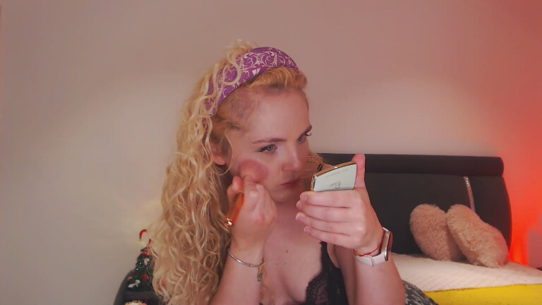 EVYE's Streamate show and profile