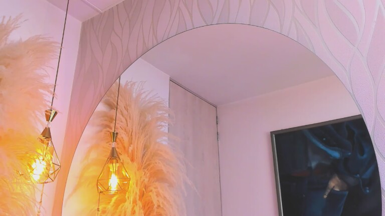 SaraDiesss's Streamate show and profile