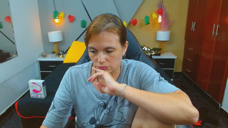 ConieMoss's Streamate show and profile