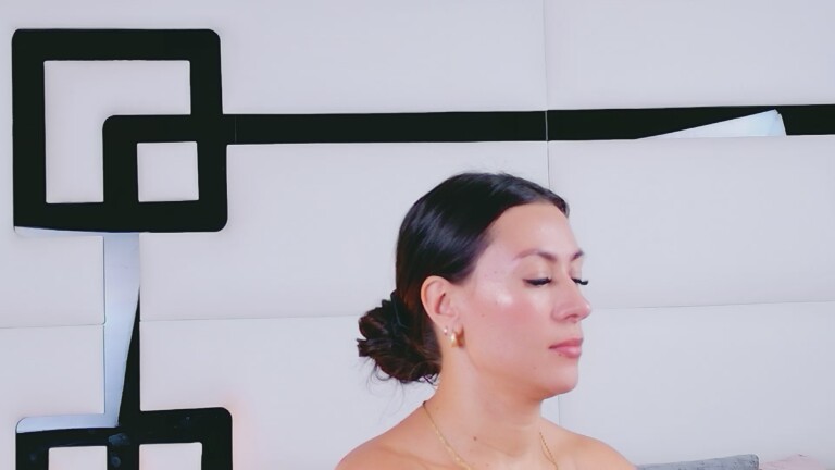 KataMazzone's Streamate show and profile