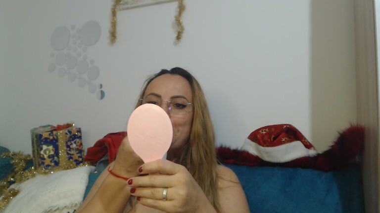 DANYIA's Streamate show and profile