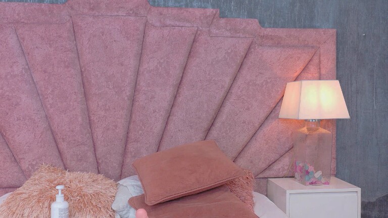 ValenShaw's Streamate show and profile