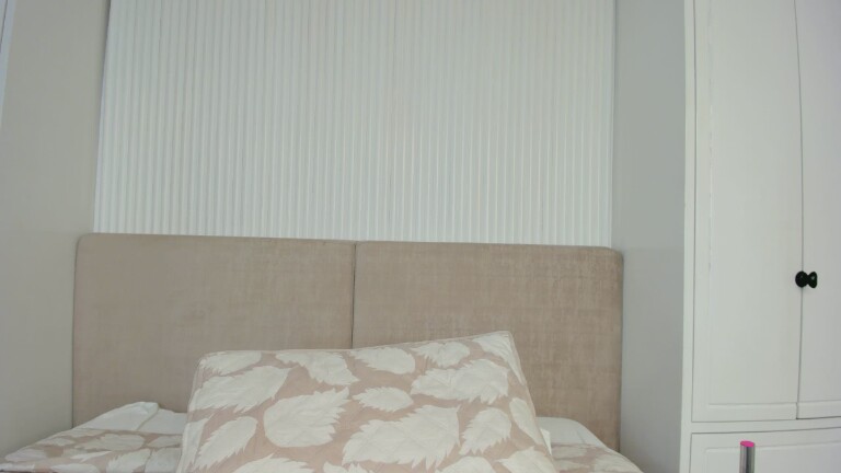 ValeriaYoung's Streamate show and profile