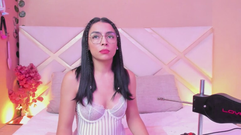 SaraSstonee's Streamate show and profile