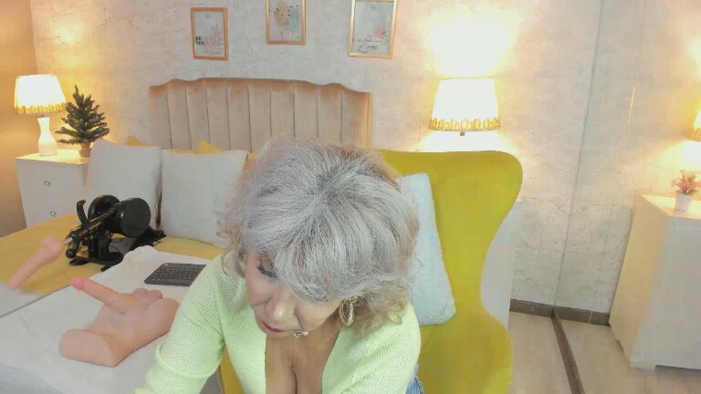 MoulinLamour's Streamate show and profile