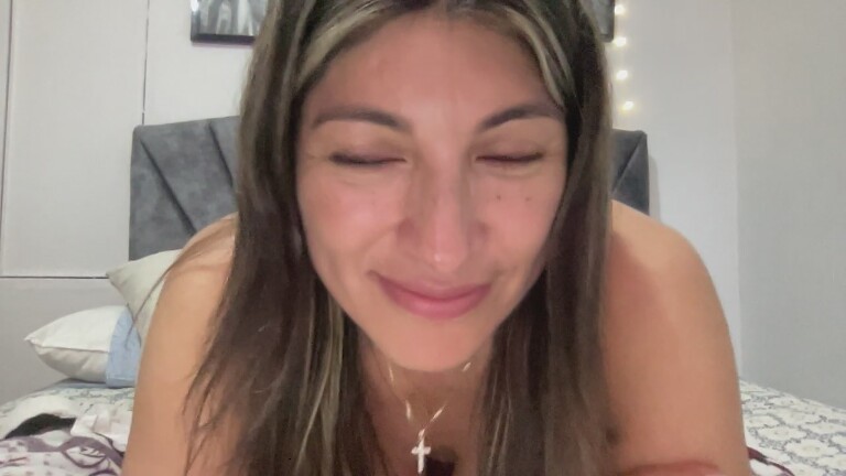 Lunabeya's Streamate show and profile