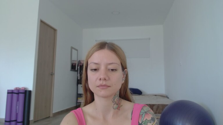 VicktoriaLou's Streamate show and profile