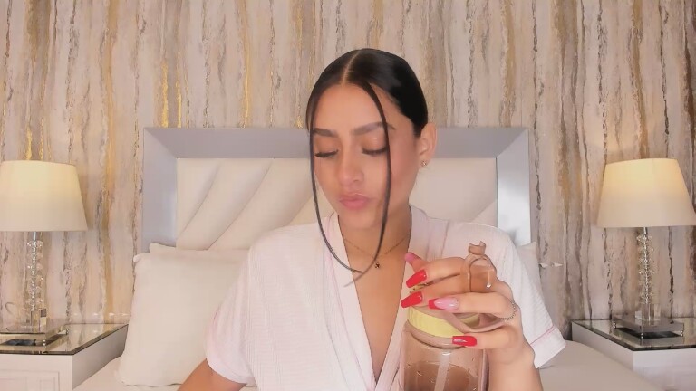 Sara_Hanniston's Streamate show and profile