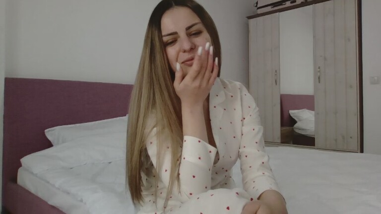 EMYILIA's Streamate show and profile