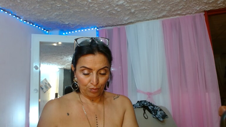 lillysmilf's Streamate show and profile