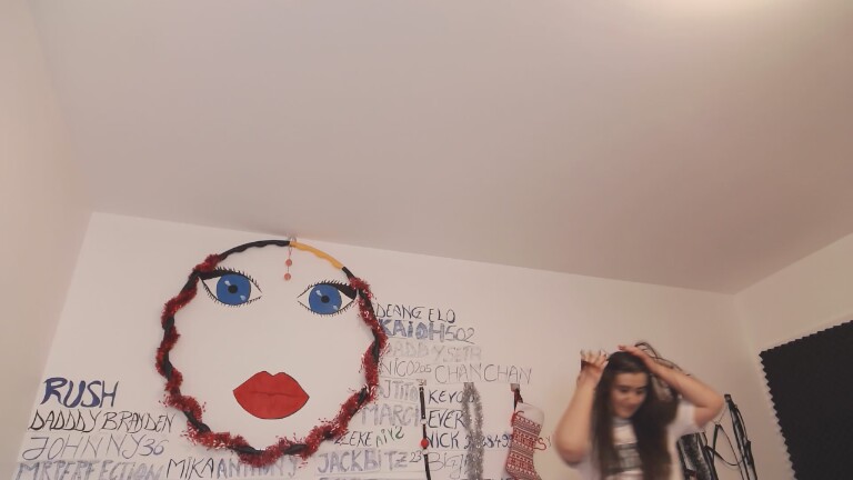 SYIA's Streamate show and profile