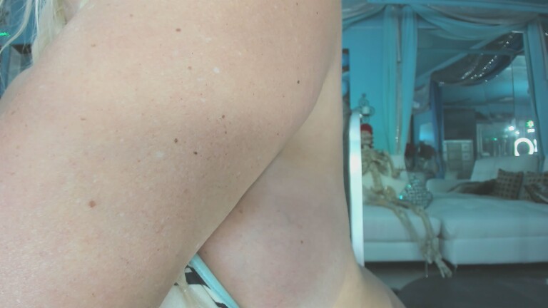 ADRIANNA777's Streamate show and profile