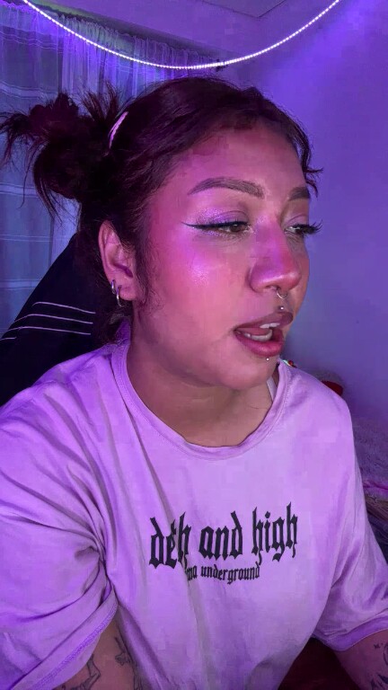 Ameliees's Streamate show and profile