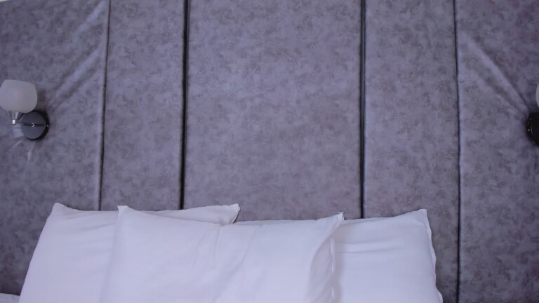 Tharaa24's Streamate show and profile