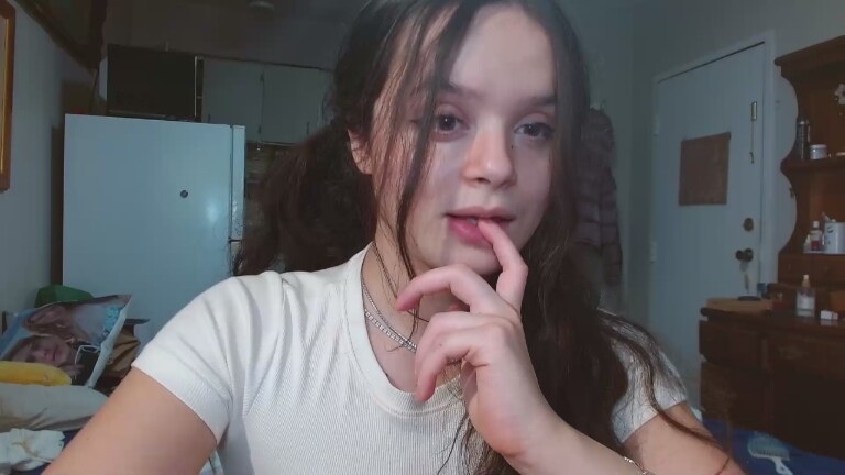 EmmaBunnyXO's Streamate show and profile