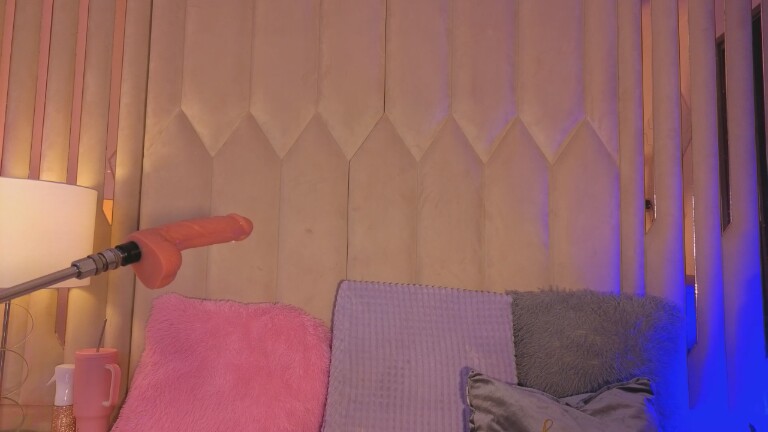 Tara_Red's Streamate show and profile