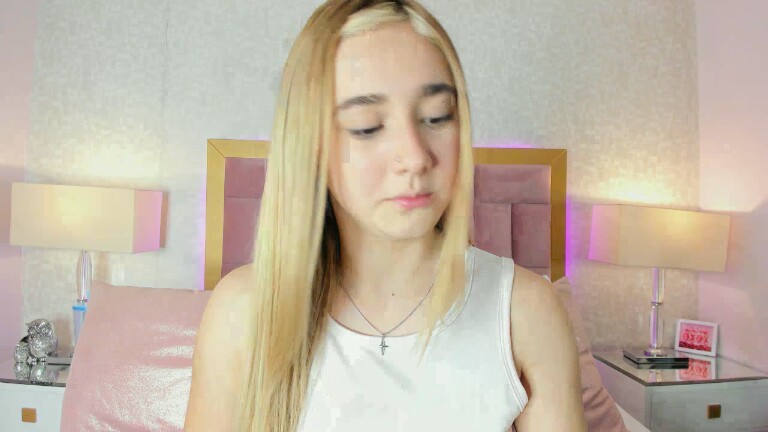 Sophiie_Collins's Streamate show and profile