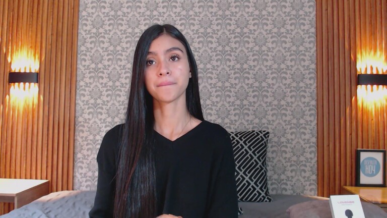 Charlotte_18's Streamate show and profile