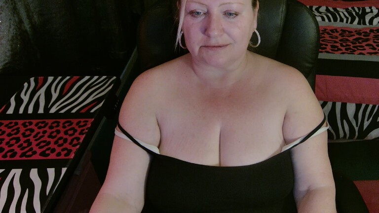 SweetDreamsSC's Streamate show and profile