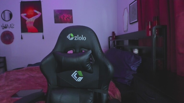 NikkiVill's Streamate show and profile